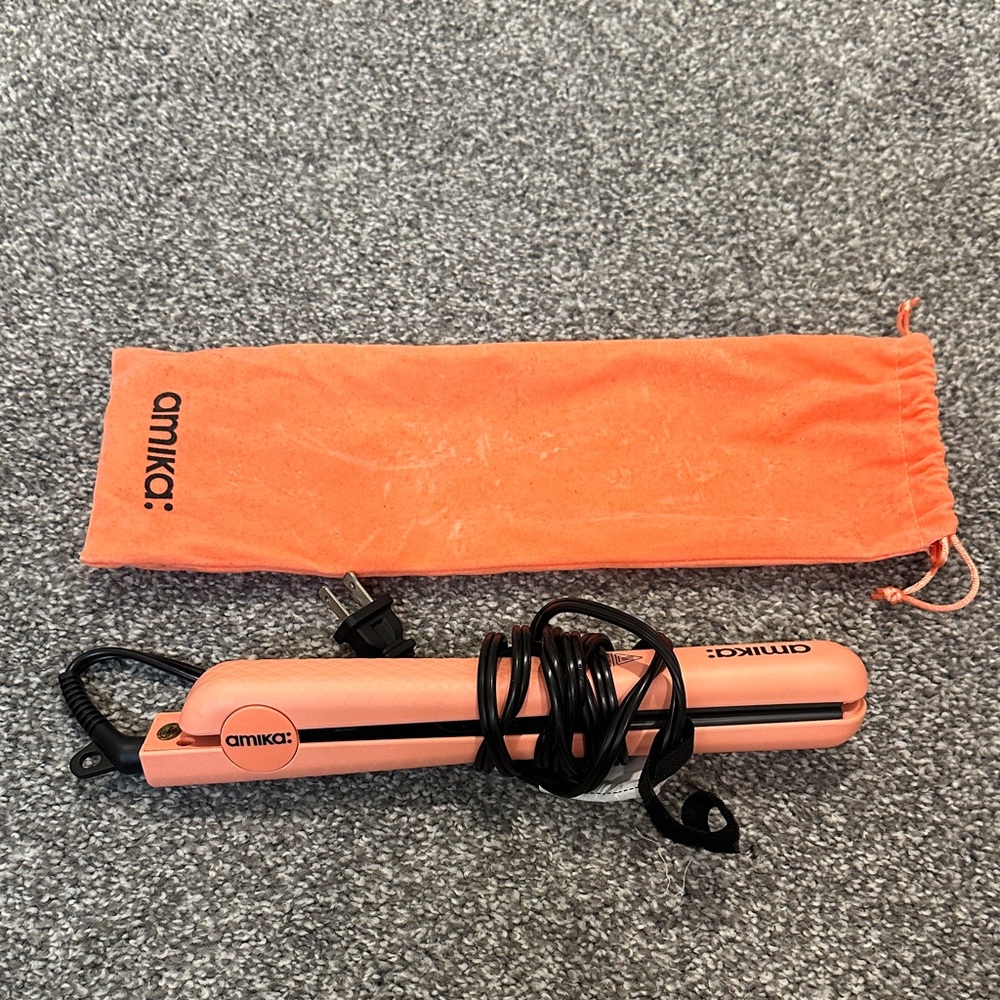 Amika Hair Straightener with Pouch